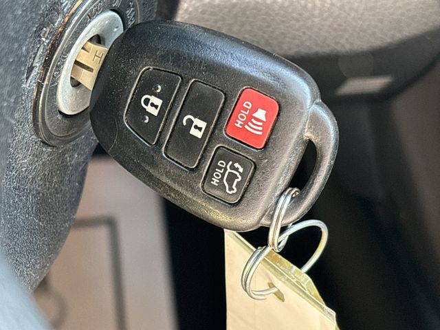 2017 Toyota RAV4 XLE FWD - 22794202 - 27