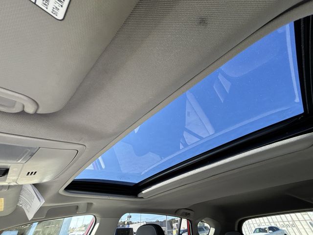 2017 Toyota RAV4 XLE FWD - 22794202 - 28