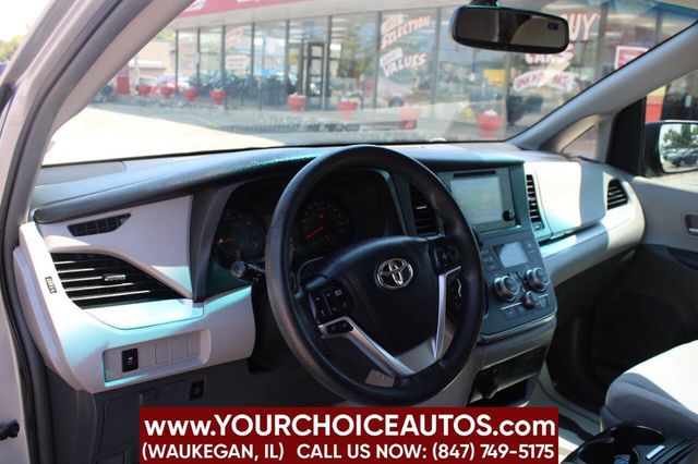 2017 Toyota Sienna LE Automatic Access Seat FWD 7-Passenger - 22901085 - 13