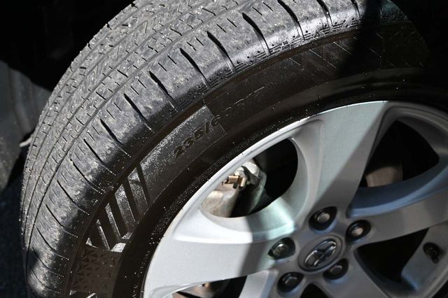 2017 Toyota Sienna LE Mobility FWD 7-Passenger Mobility - 22858335 - 10