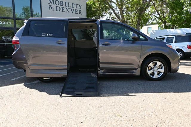 2017 Toyota Sienna LE Mobility FWD 7-Passenger Mobility - 22858335 - 16