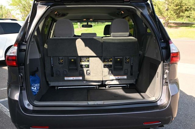 2017 Toyota Sienna LE Mobility FWD 7-Passenger Mobility - 22858335 - 23