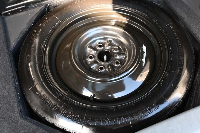 2017 Toyota Sienna LE Mobility FWD 7-Passenger Mobility - 22858335 - 24