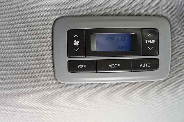 2017 Toyota Sienna LE Mobility FWD 7-Passenger Mobility - 22858335 - 26