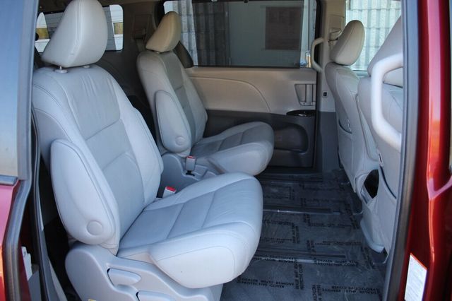 2017 Toyota Sienna ONE OWNER AWD XLE W/ NAVIGATION - 22927142 - 9