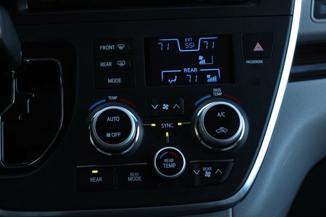 2017 Toyota Sienna ONE OWNER AWD XLE W/ NAVIGATION - 22927142 - 15