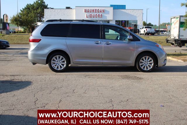 2017 Toyota Sienna XLE AWD 7-Passenger - 22915533 - 3
