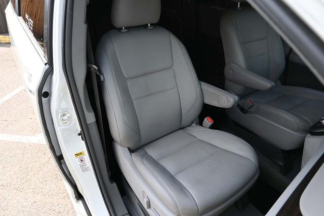 2017 Toyota Sienna XLE Premium FWD 8-Passenger - 22909622 - 15
