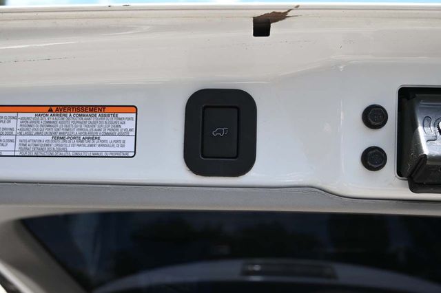 2017 Toyota Sienna XLE Premium FWD 8-Passenger - 22909622 - 25