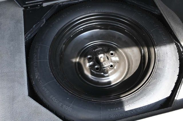 2017 Toyota Sienna XLE Premium FWD 8-Passenger - 22909622 - 26