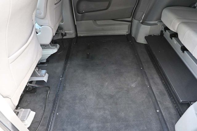 2017 Toyota Sienna XLE Premium FWD 8-Passenger - 22909622 - 27