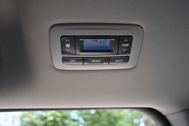 2017 Toyota Sienna XLE Premium FWD 8-Passenger - 22909622 - 28