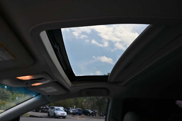 2017 Toyota Sienna XLE Premium FWD 8-Passenger - 22909622 - 32