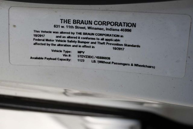 2017 Toyota Sienna XLE Premium FWD 8-Passenger - 22909622 - 34