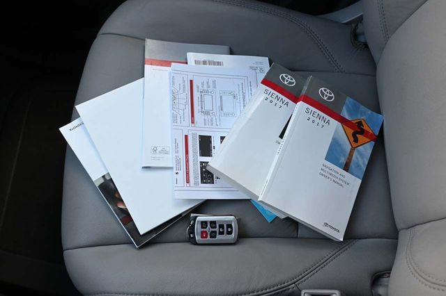 2017 Toyota Sienna XLE Premium FWD 8-Passenger - 22909622 - 38