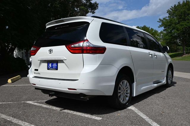 2017 Toyota Sienna XLE Premium FWD 8-Passenger - 22909622 - 5