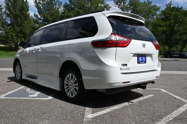 2017 Toyota Sienna XLE Premium FWD 8-Passenger - 22909622 - 7