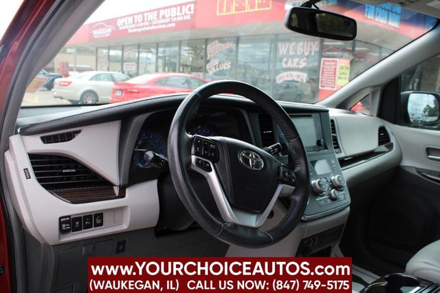 2017 Toyota Sienna XLE Premium FWD 8-Passenger - 22912350 - 12