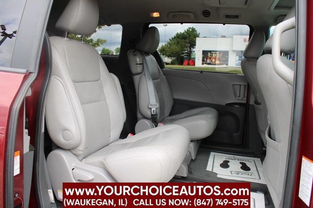 2017 Toyota Sienna XLE Premium FWD 8-Passenger - 22912350 - 15