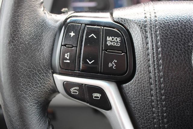 2017 Toyota Sienna XLE Premium FWD 8-Passenger - 22912350 - 27