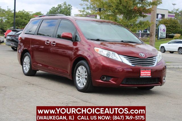 2017 Toyota Sienna XLE Premium FWD 8-Passenger - 22912350 - 2