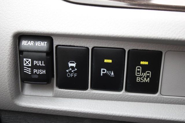 2017 Toyota Sienna XLE Premium FWD 8-Passenger - 22912350 - 30