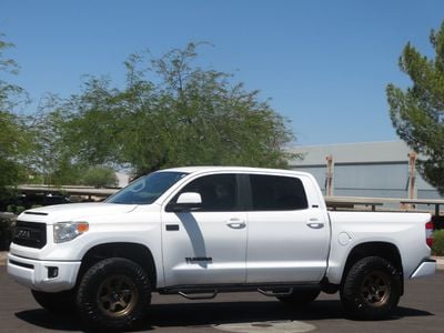 2017 Toyota Tundra - 5TFDW5F17HX637614
