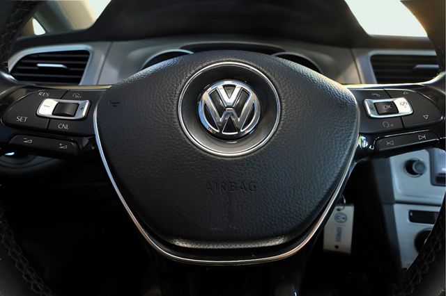 2017 VOLKSWAGEN GOLF 1.8T 4-Door S Automatic - 22765190 - 24
