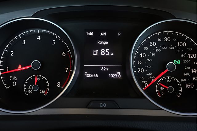 2017 VOLKSWAGEN GOLF 1.8T 4-Door S Automatic - 22765190 - 25
