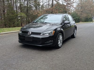 2017 Volkswagen Golf SE's photo