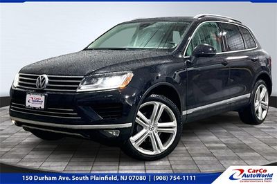 2017 Volkswagen Touareg Executive's photo