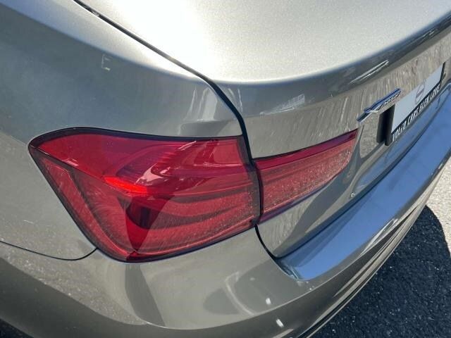 2018 BMW 3 Series 330i xDrive - 22410873 - 7