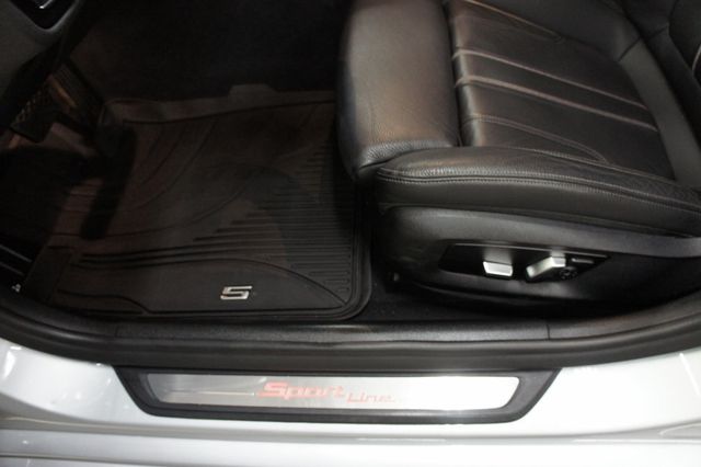 2018 BMW 5 Series 6 cyl turbocharged, 325 HP, SportLine, Stunning! - 22936845 - 26