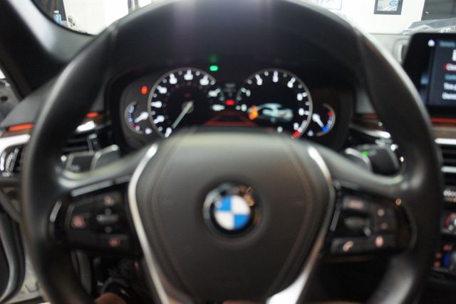 2018 BMW 5 Series 6 cyl turbocharged, 325 HP, SportLine, Stunning! - 22936845 - 32