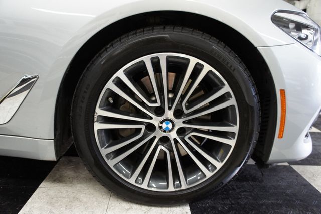 2018 BMW 5 Series 6 cyl turbocharged, 325 HP, SportLine, Stunning! - 22936845 - 7