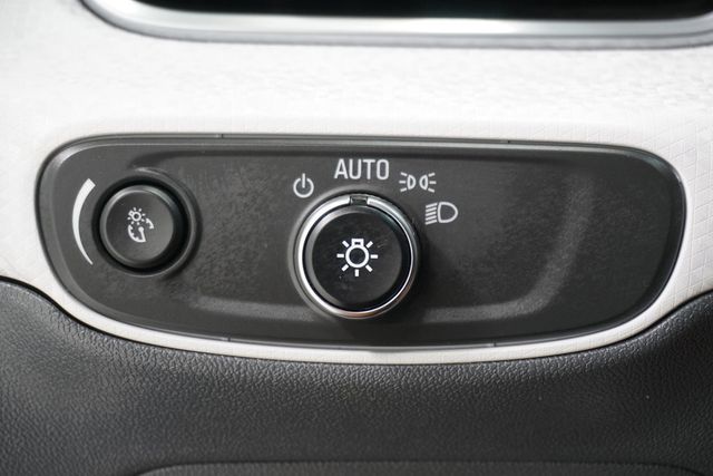 2018 Chevrolet Bolt EV 5dr Hatchback LT - 22928925 - 18