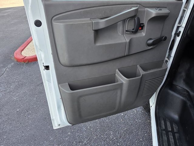 2018 Chevrolet Express Cargo Van RWD 2500 135" - 22936414 - 21