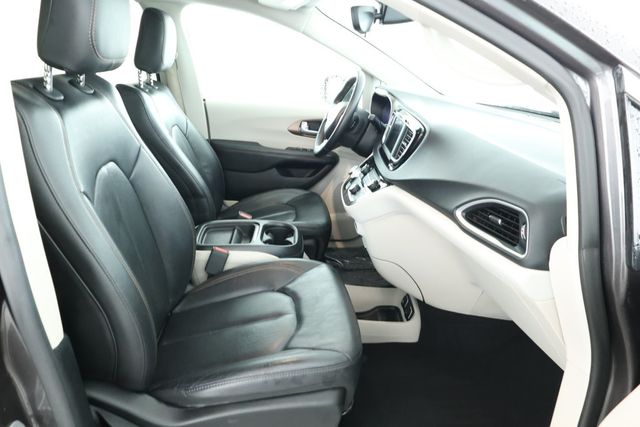 2018 Chrysler Pacifica Touring L - 22930942 - 22