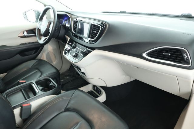 2018 Chrysler Pacifica Touring L - 22930942 - 23