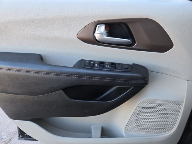 2018 Chrysler Pacifica Touring L FWD - 22935154 - 15