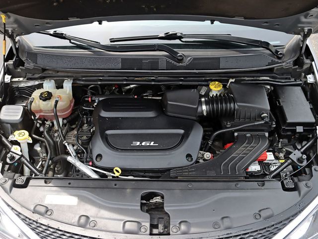 2018 Chrysler Pacifica Touring L FWD - 22868219 - 29