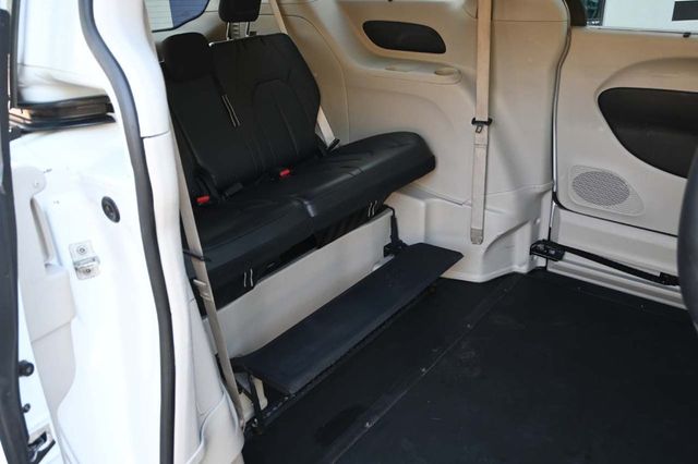 2018 Chrysler Pacifica Touring L FWD - 22922593 - 17