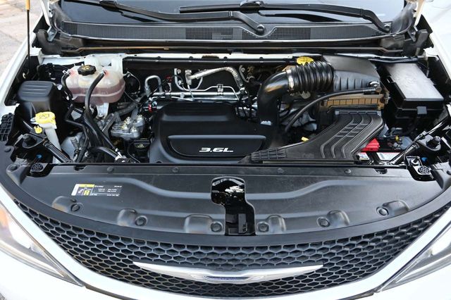 2018 Chrysler Pacifica Touring L FWD - 22922593 - 34