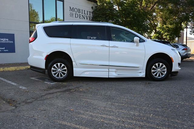 2018 Chrysler Pacifica Touring L FWD - 22922593 - 4