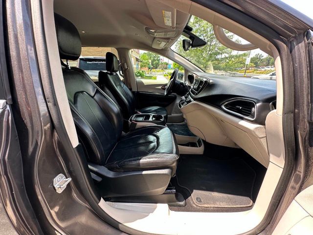 2018 Chrysler Pacifica Touring L FWD - 22892164 - 32
