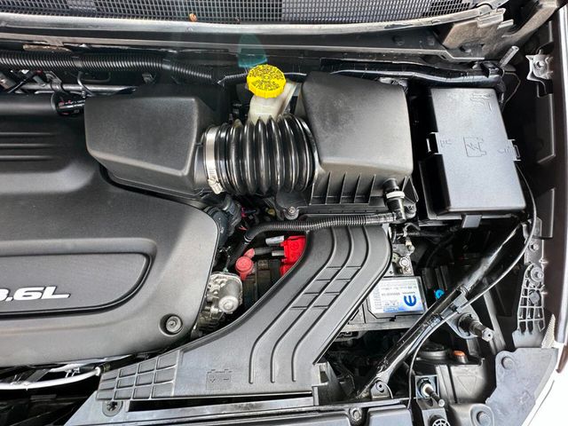 2018 Chrysler Pacifica Touring L FWD - 22892164 - 34