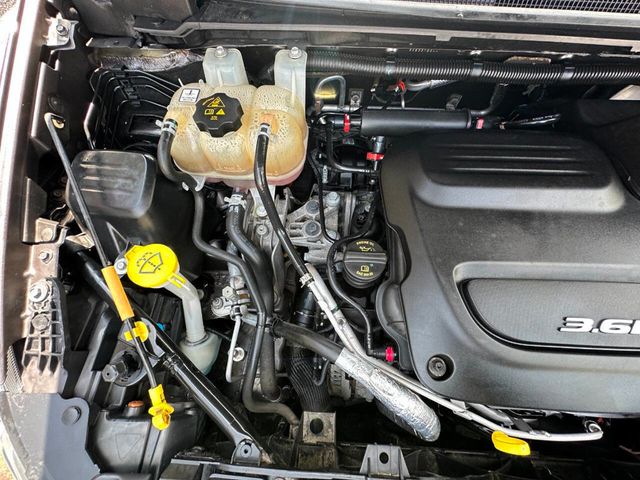 2018 Chrysler Pacifica Touring L FWD - 22892164 - 35
