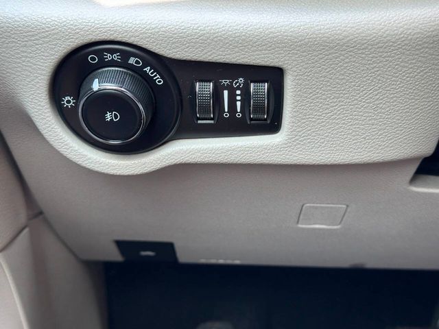 2018 Chrysler Pacifica Touring L FWD - 22892164 - 42