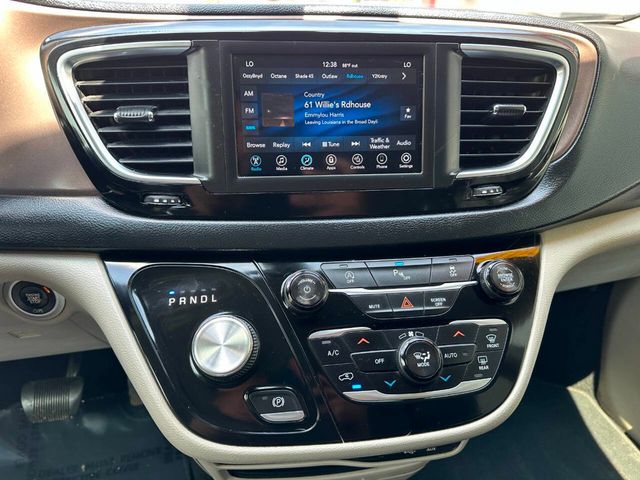 2018 Chrysler Pacifica Touring L FWD - 22892164 - 43