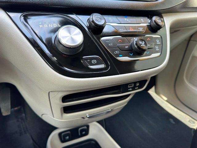 2018 Chrysler Pacifica Touring L FWD - 22892164 - 53